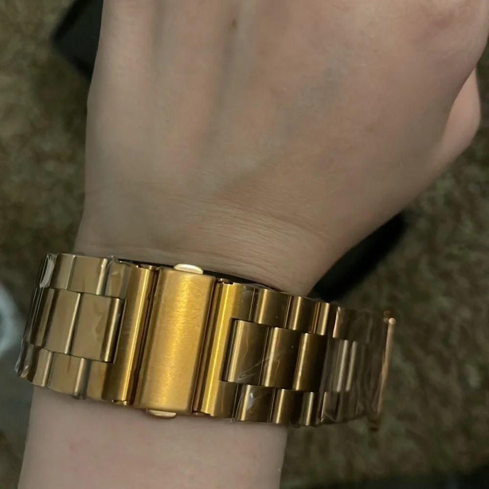 ROSE GOLD LINK APPLE WATCH BAND NEVER BEEN WORN STILL IN ORIGINAL BOX